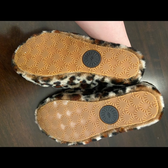 UGG Fluff yeah slides - Picture 2 of 4